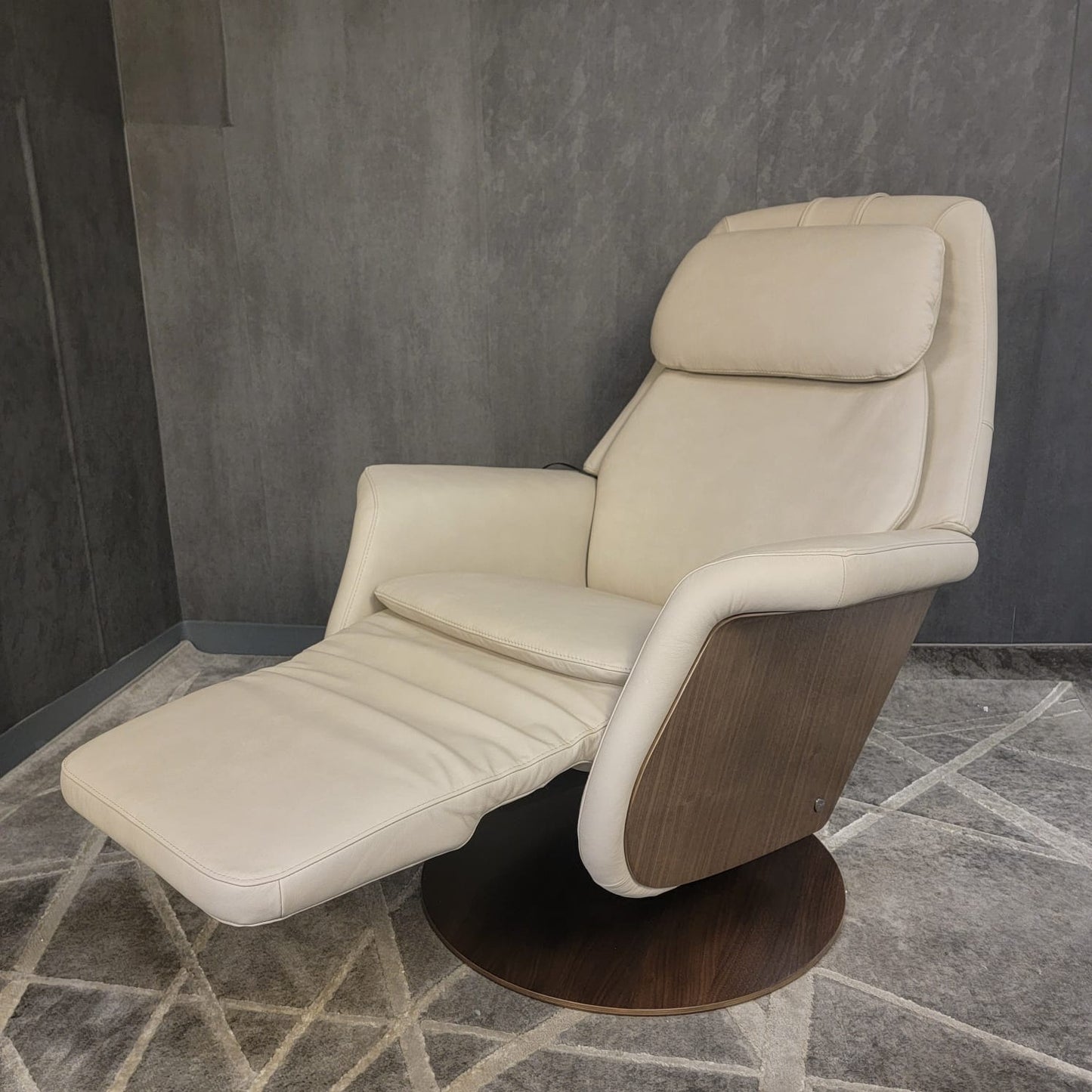 Stressless Sam {Power Recliner}