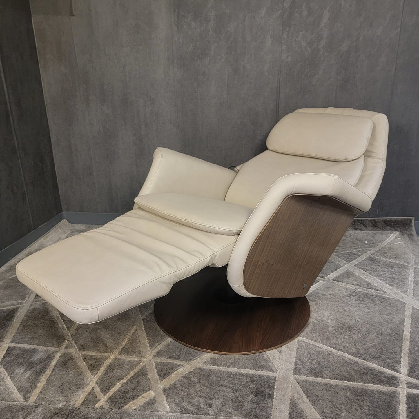 Stressless Sam {Power Recliner}