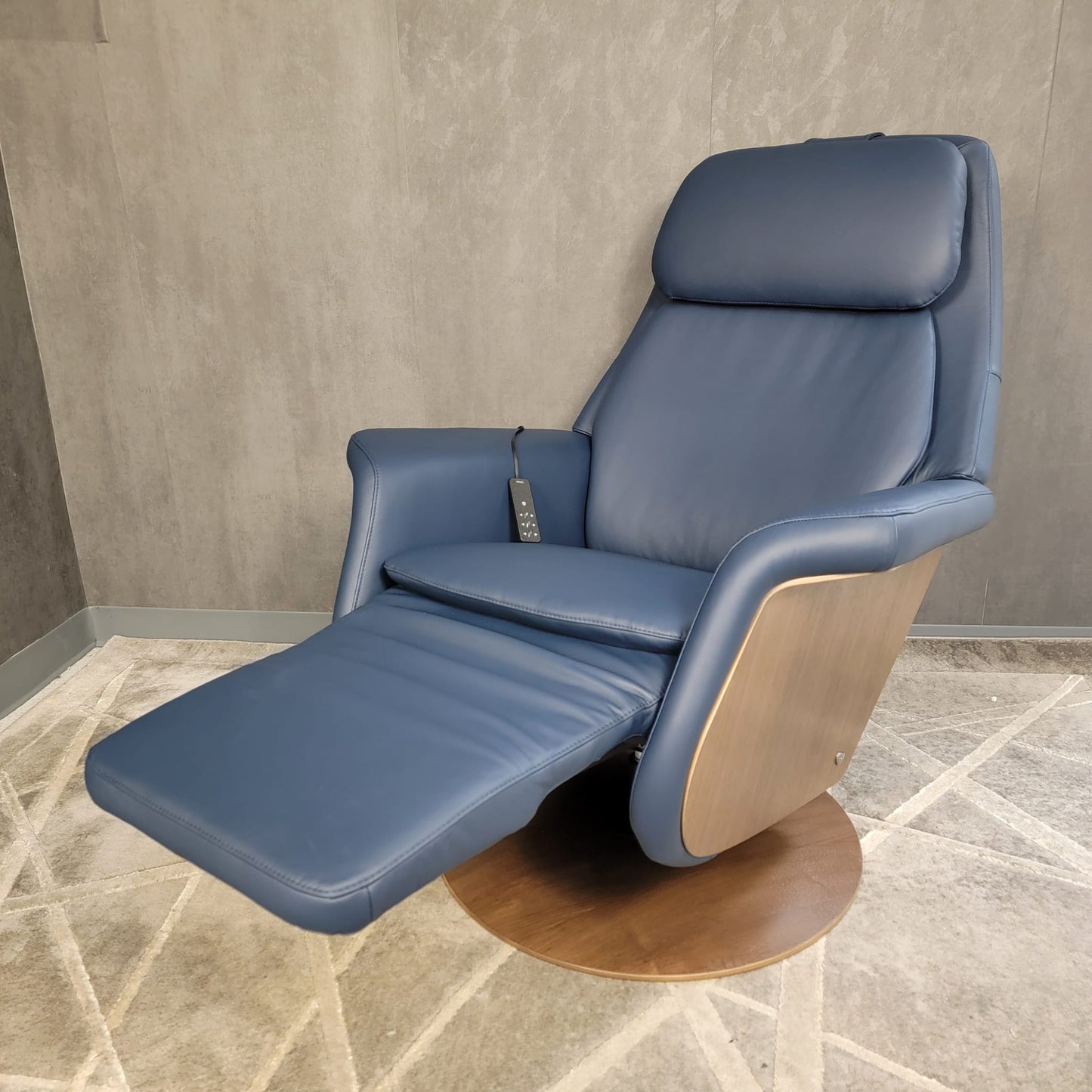 Stressless Sam {Power Recliner}
