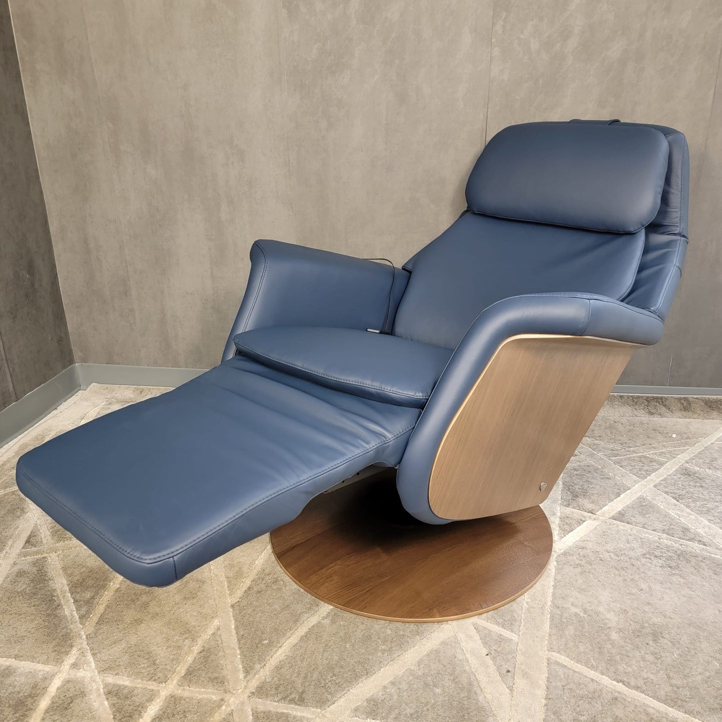 Stressless Sam {Power Recliner}
