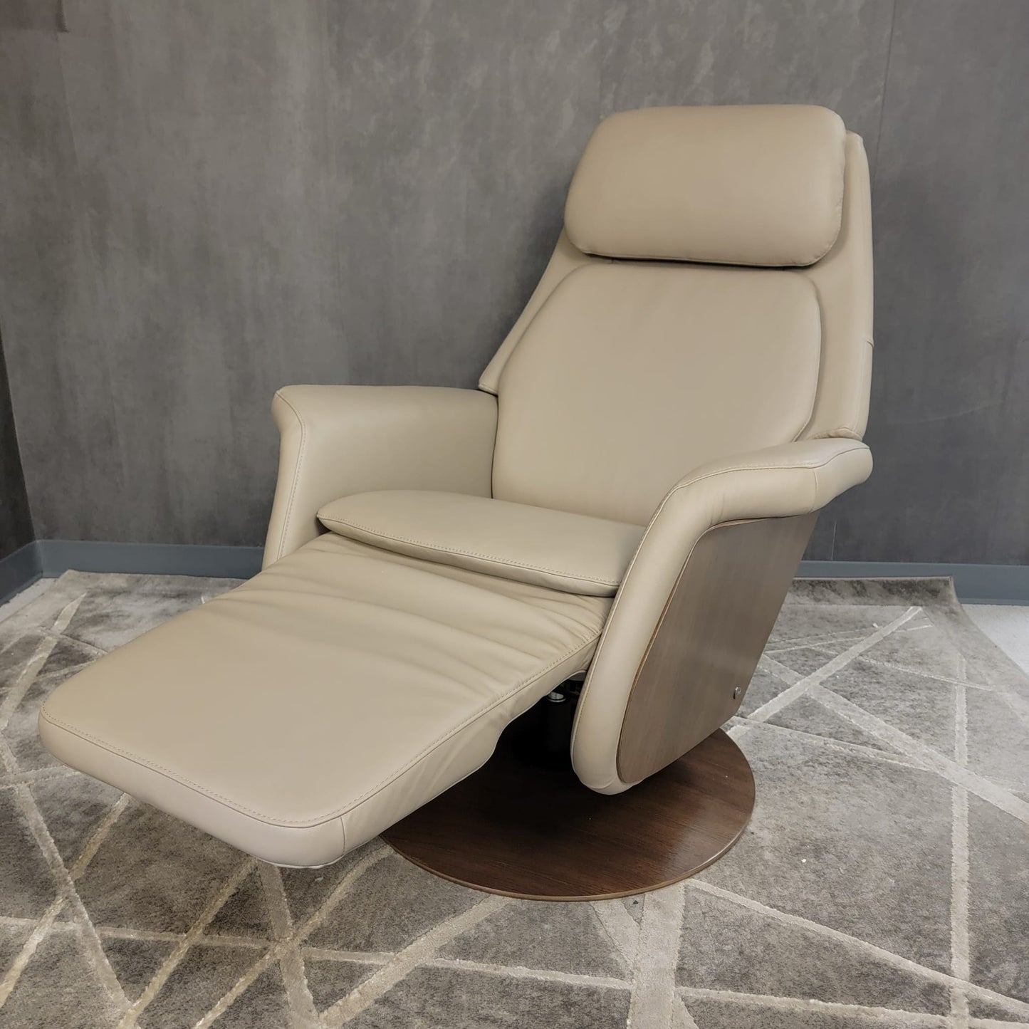 Stressless Sam {Power Recliner}