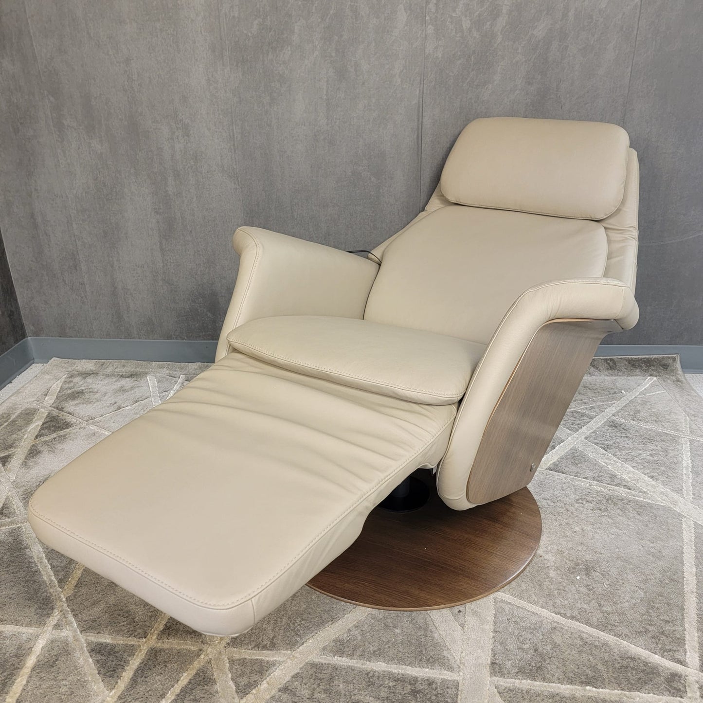 Stressless Sam {Power Recliner}
