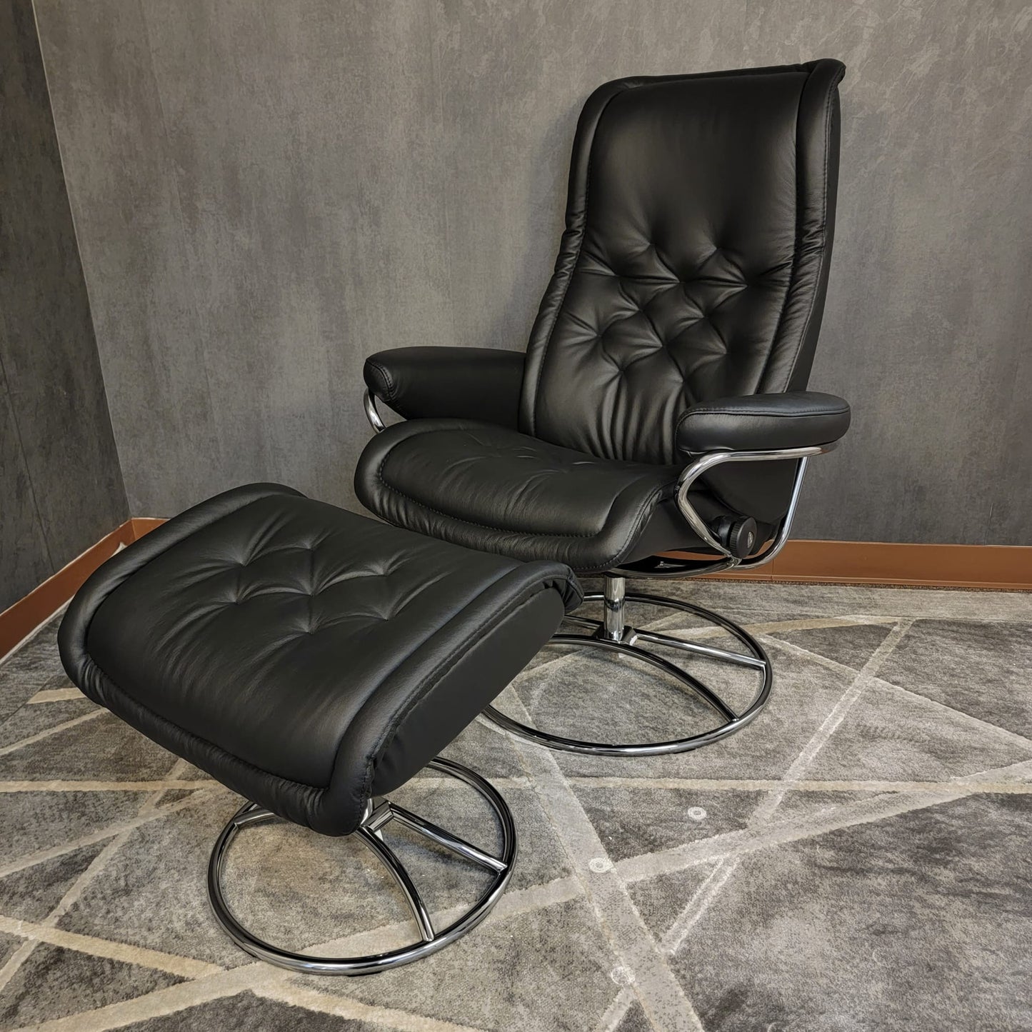 Stressless Royal (Medium) 50th Anniversary Base