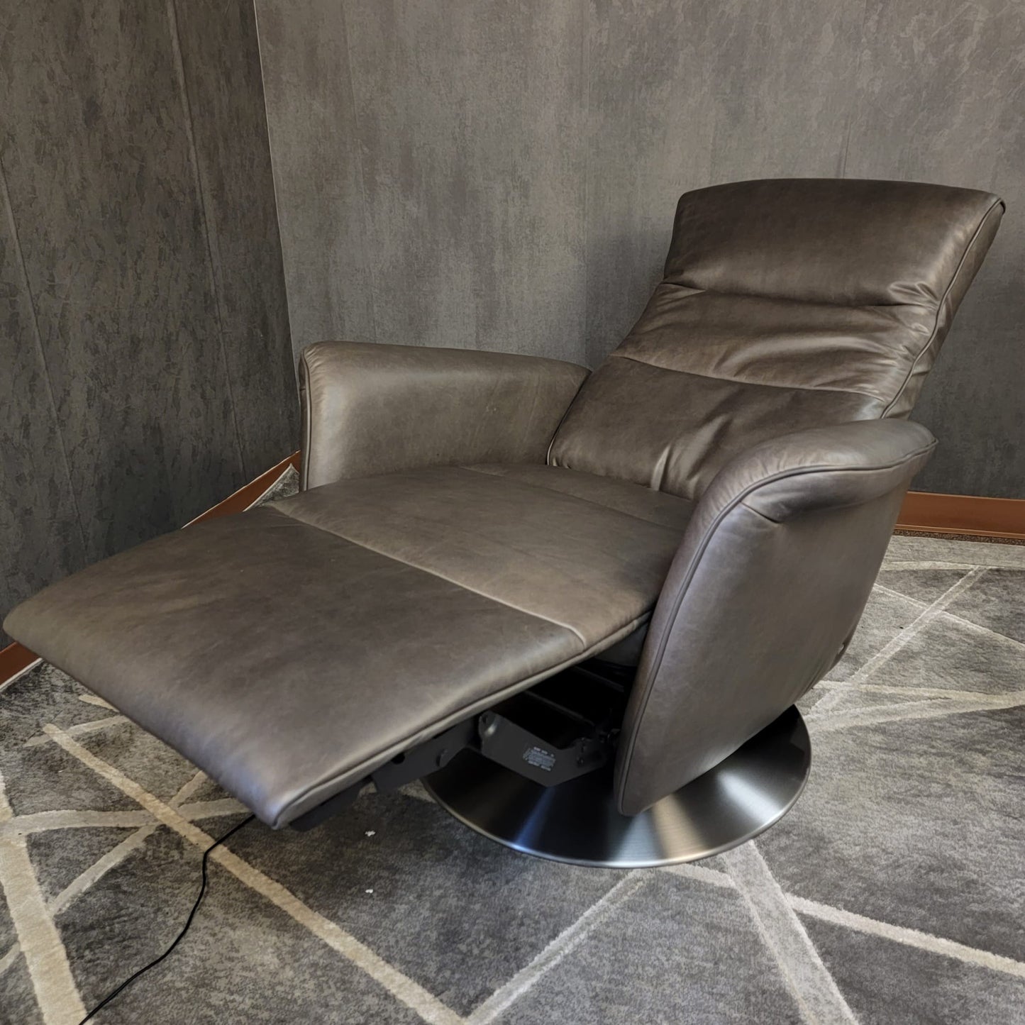 Stressless Mike (Medium) {Power Recliner}