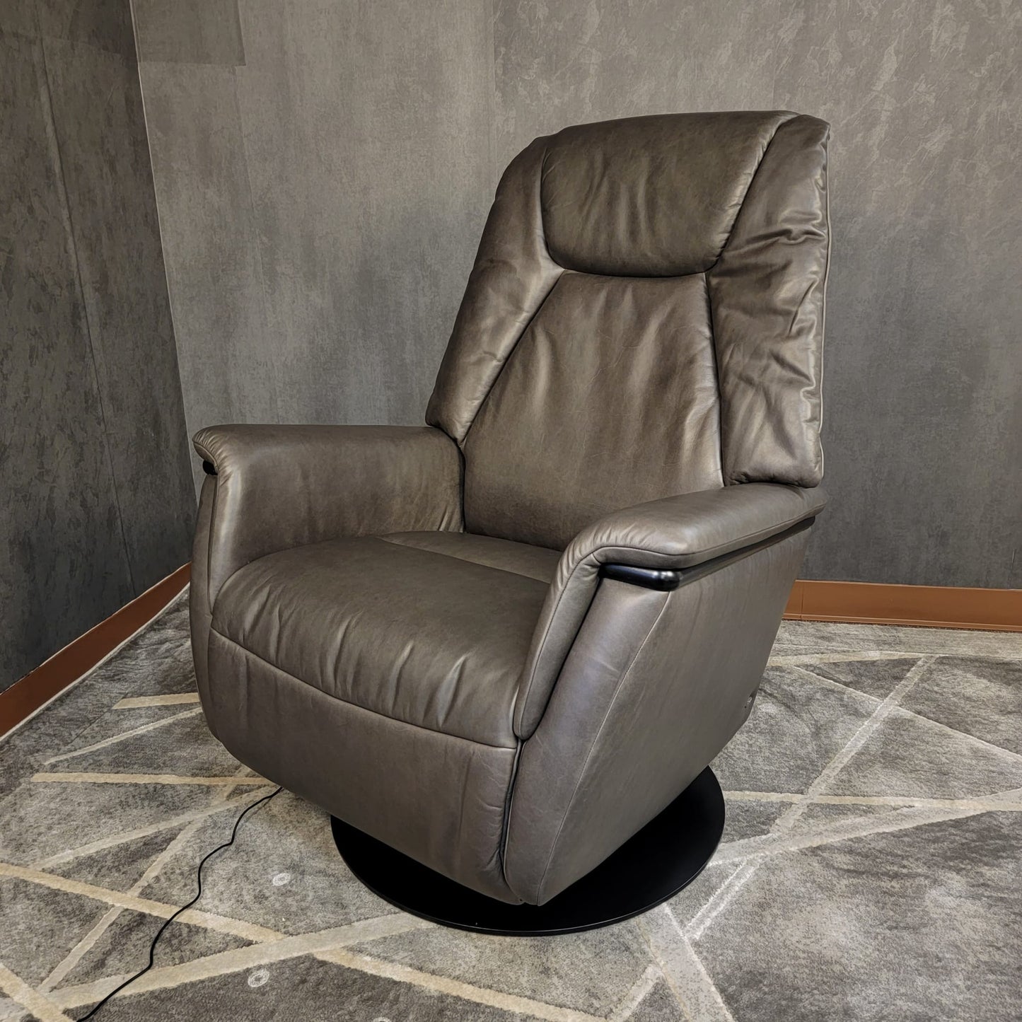 Stressless Max (Medium) {Power Recliner}