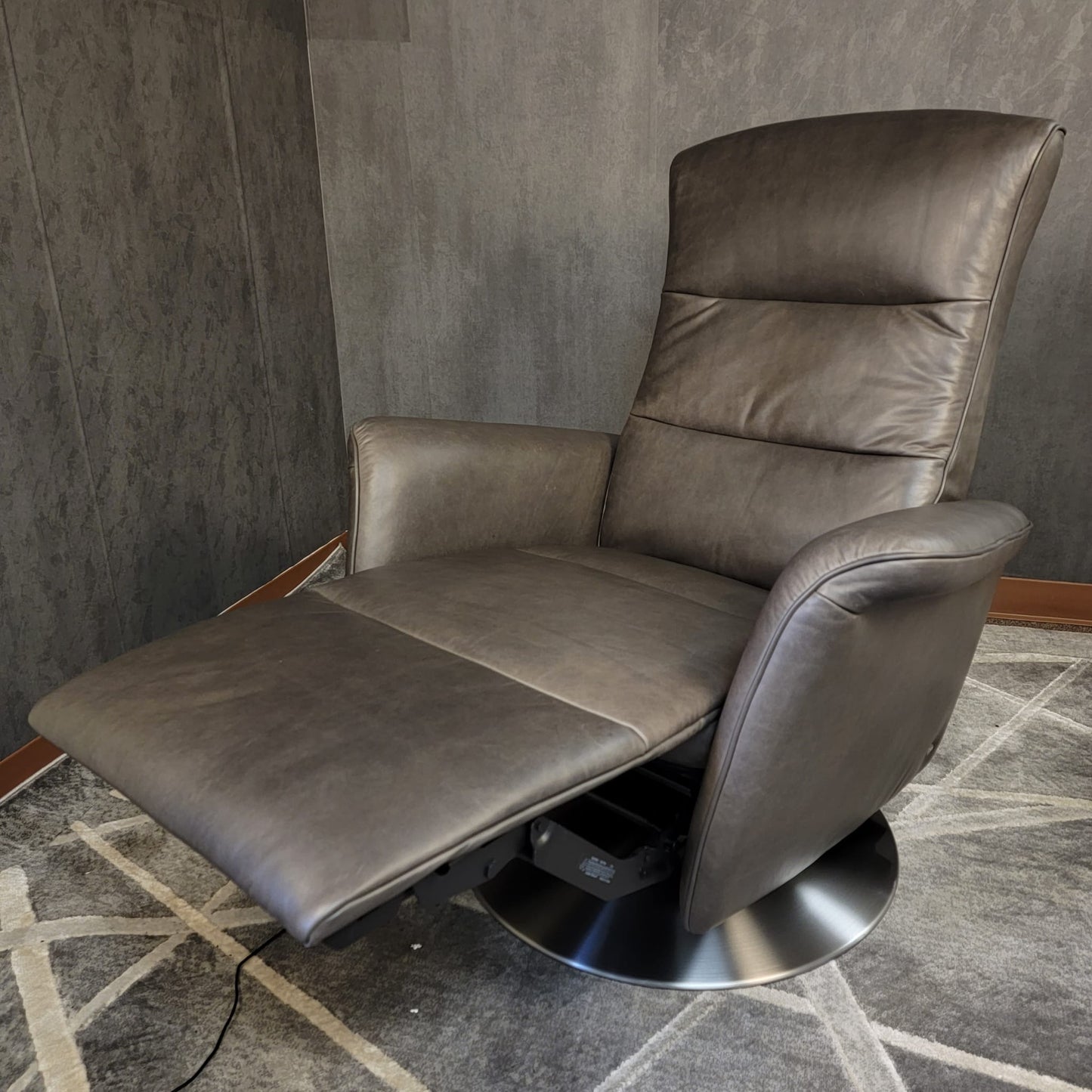 Stressless Mike (Medium) {Power Recliner}