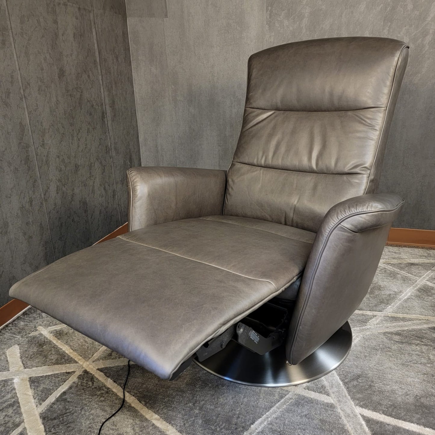 Stressless Mike (Large) {Power Recliner}