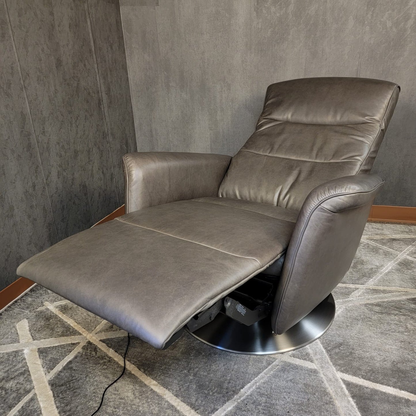 Stressless Mike (Large) {Power Recliner}