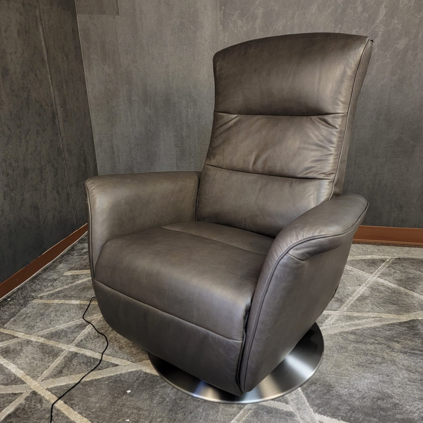 Stressless Mike (Medium) {Power Recliner}