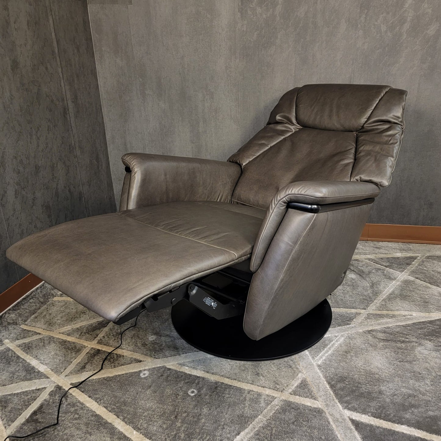Stressless Max (Medium) {Power Recliner}