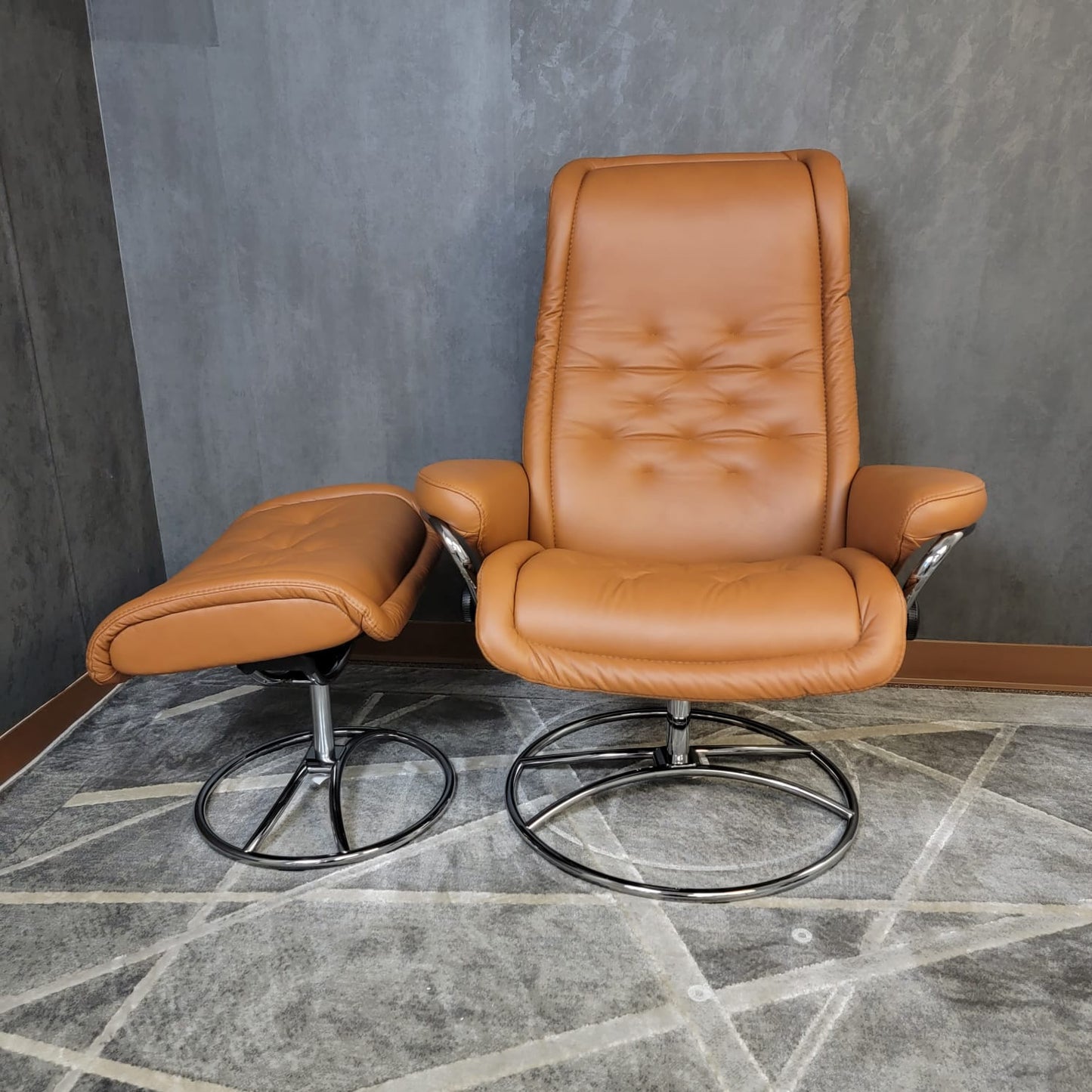 Stressless Royal (Medium) 50th Anniversary Base