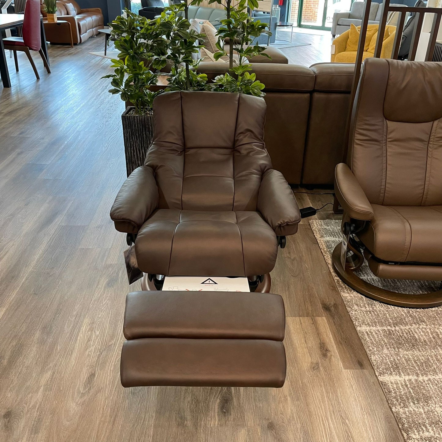 Stressless Mayfair (Medium) {Power Recliner}