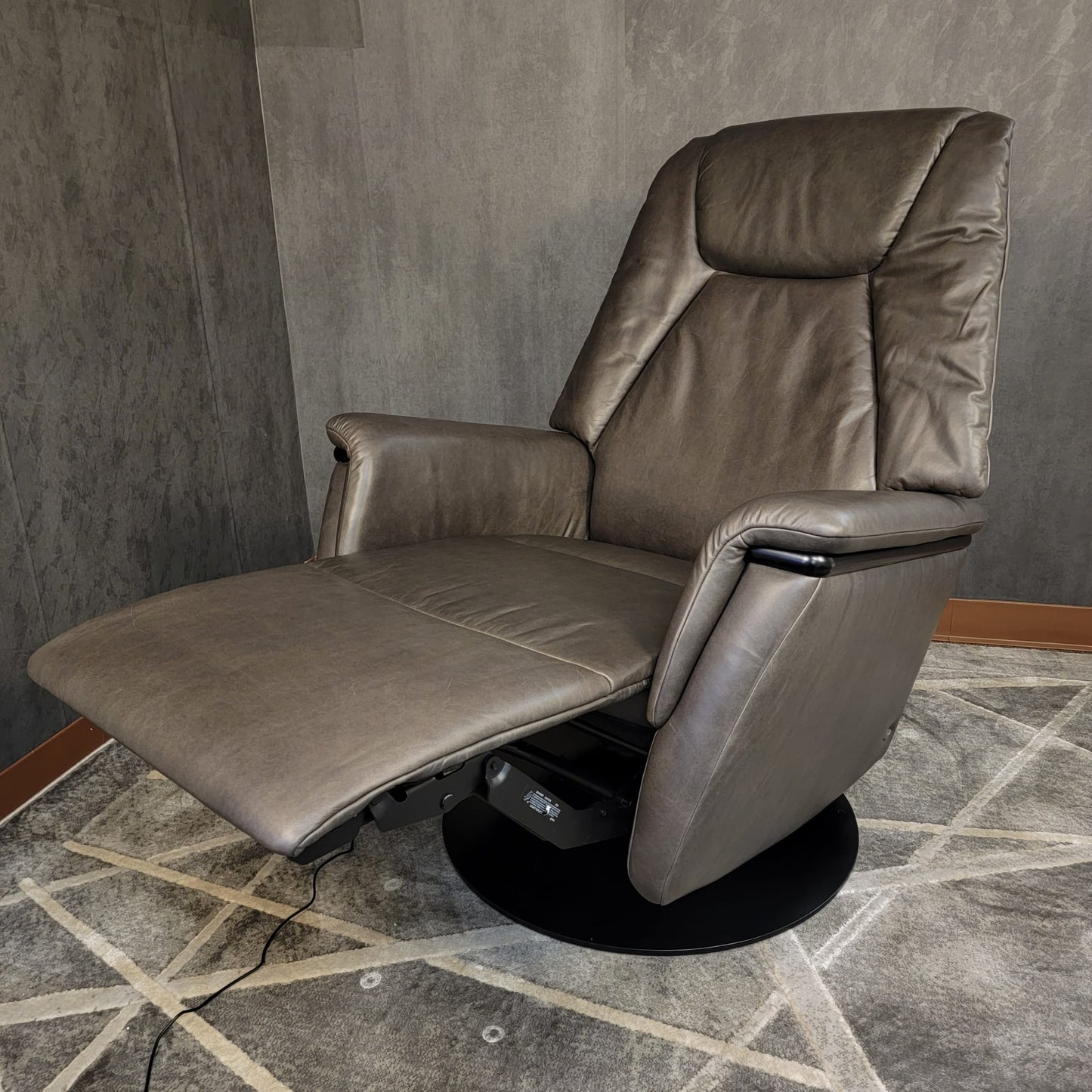 Stressless Max (Medium) {Power Recliner}