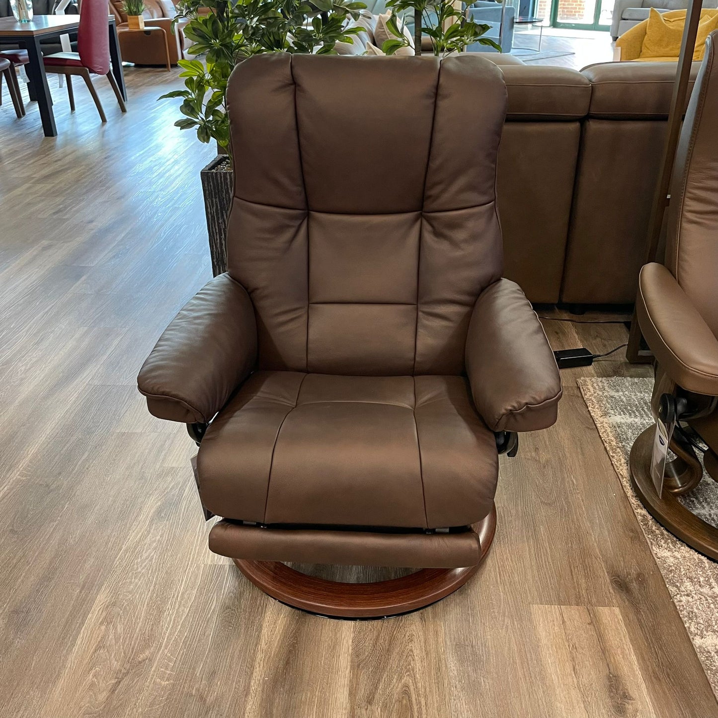 Stressless Mayfair (Medium) {Power Recliner}