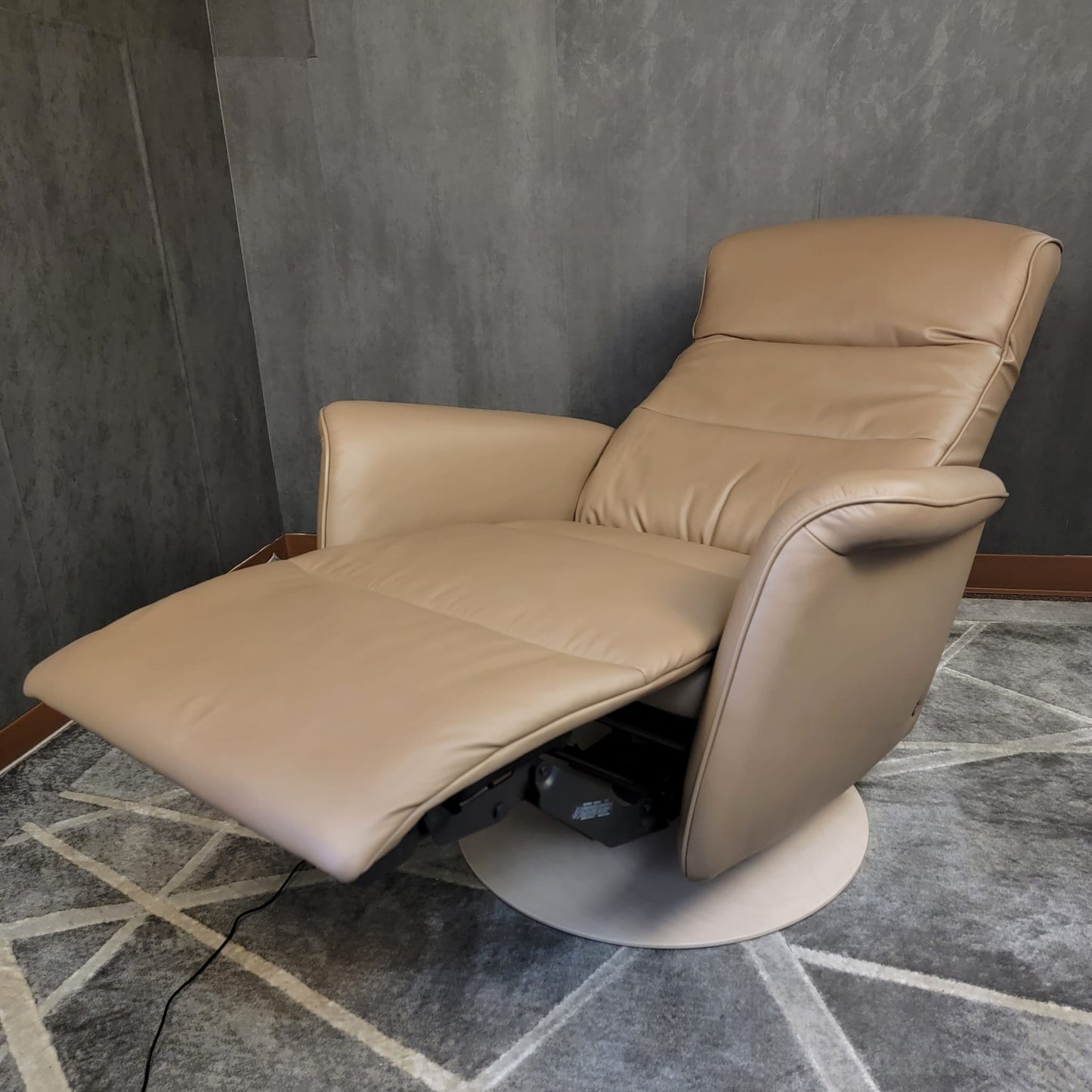 Stressless Mike (Large) {Power Recliner}