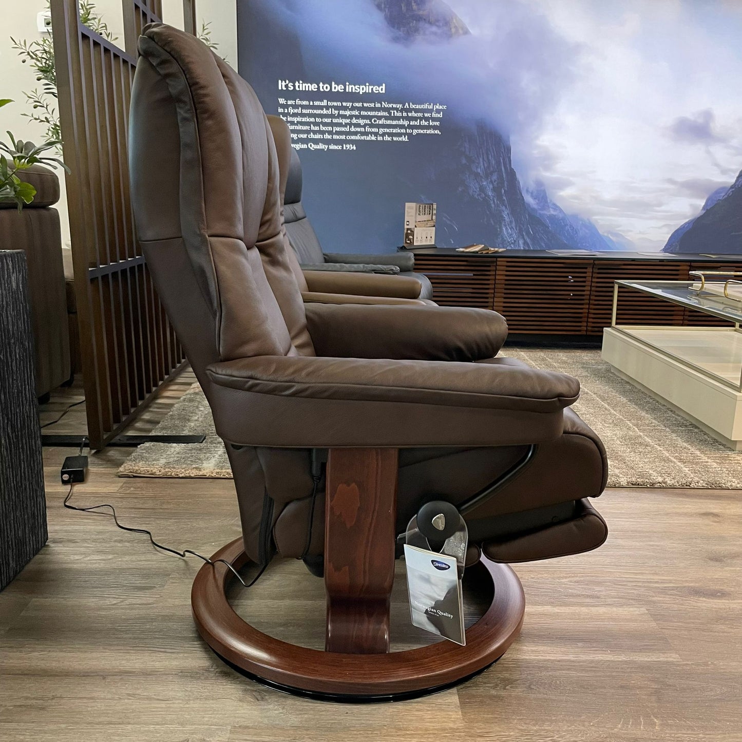 Stressless Mayfair (Medium) {Power Recliner}