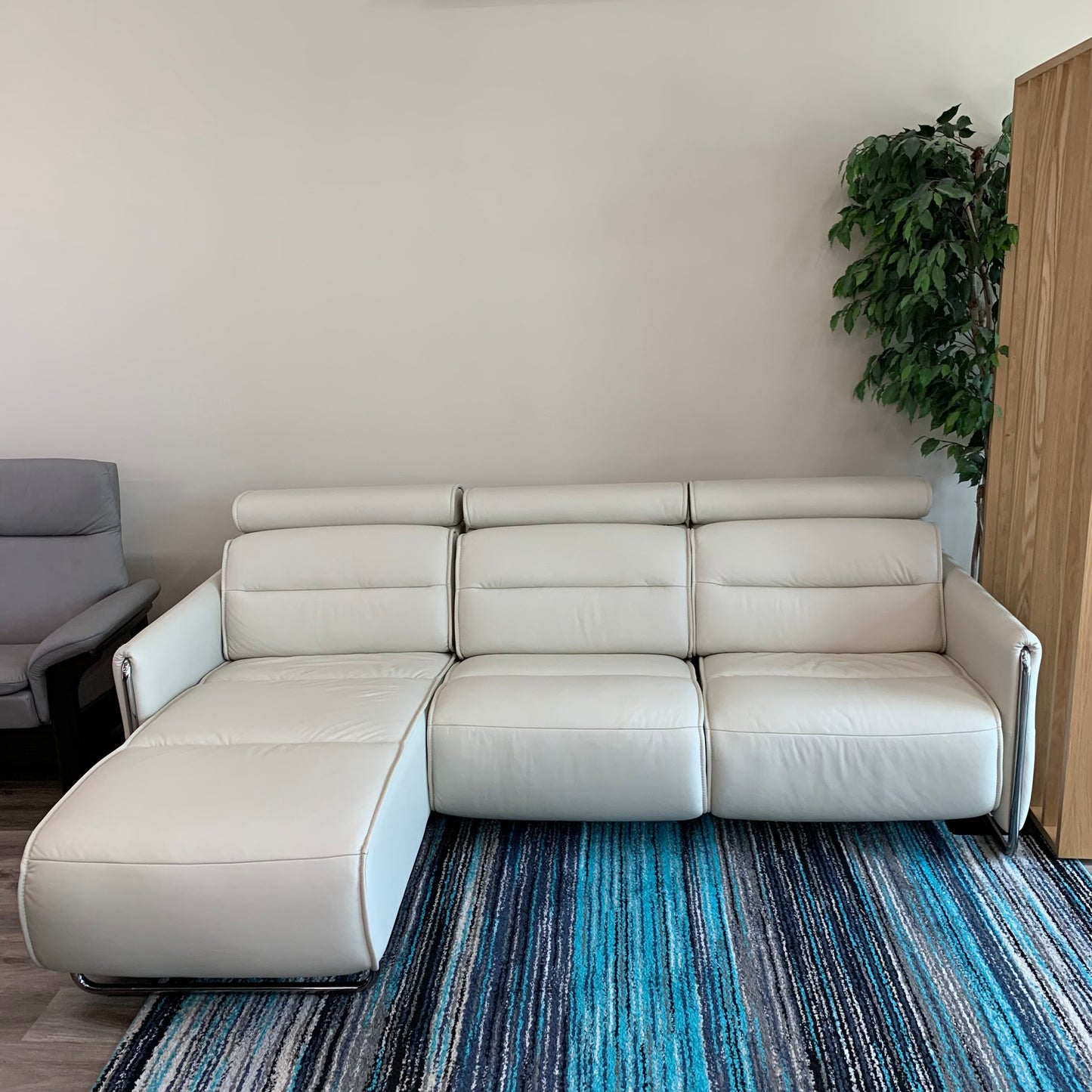 Stressless Emily {3 Seat Power Sofa}