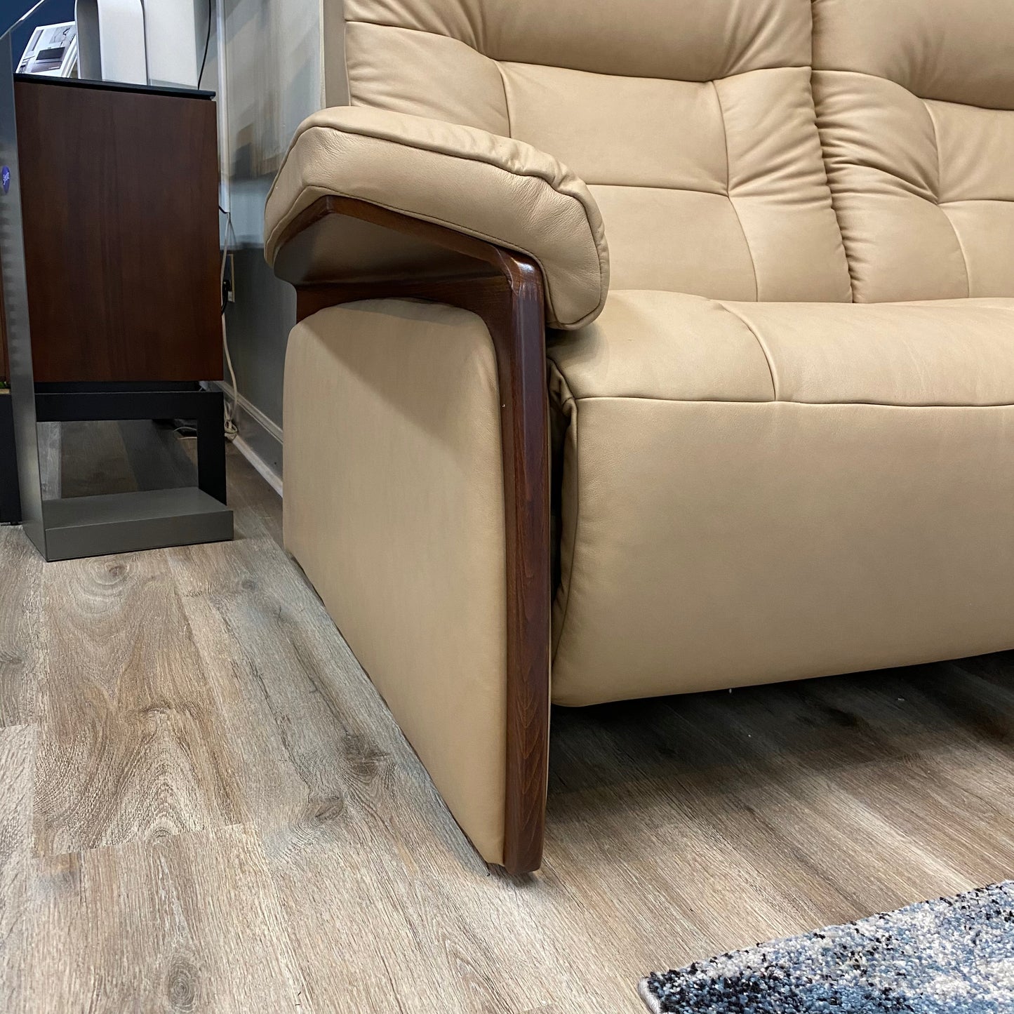 Stressless Mary V2 {3 Seat Power Sofa}