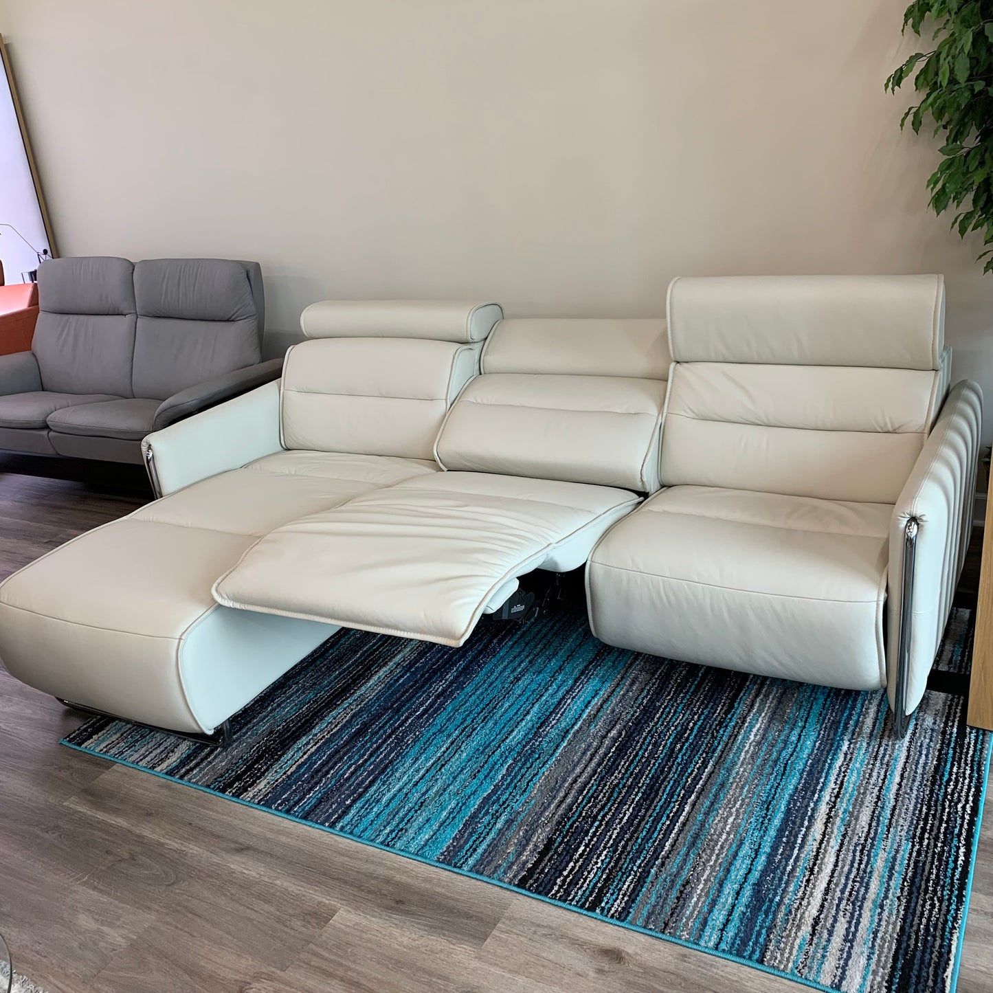 Stressless Emily {3 Seat Power Sofa}