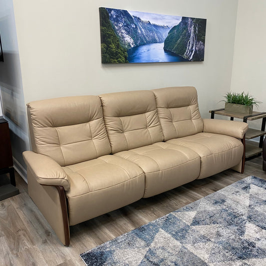 Stressless Mary V2 {3 Seat Power Sofa}