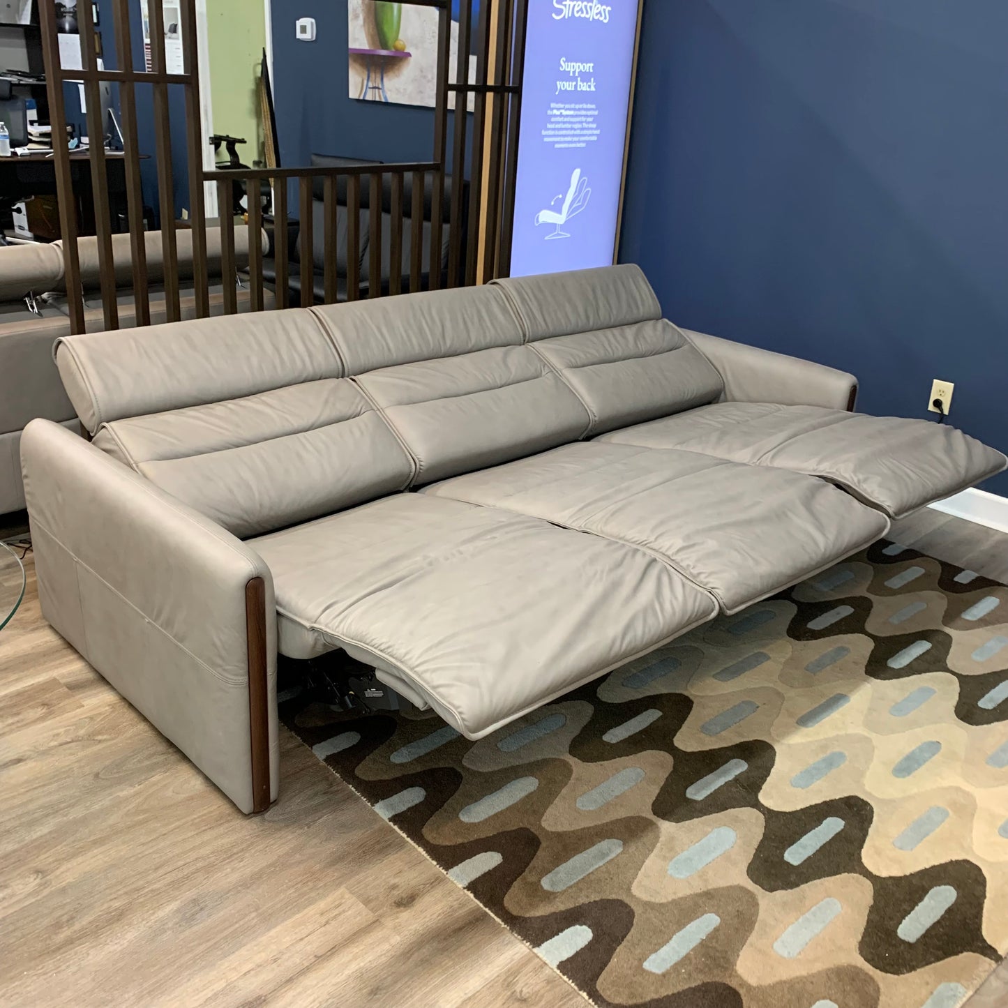 Stressless Emily {3 Seat Power Sofa}