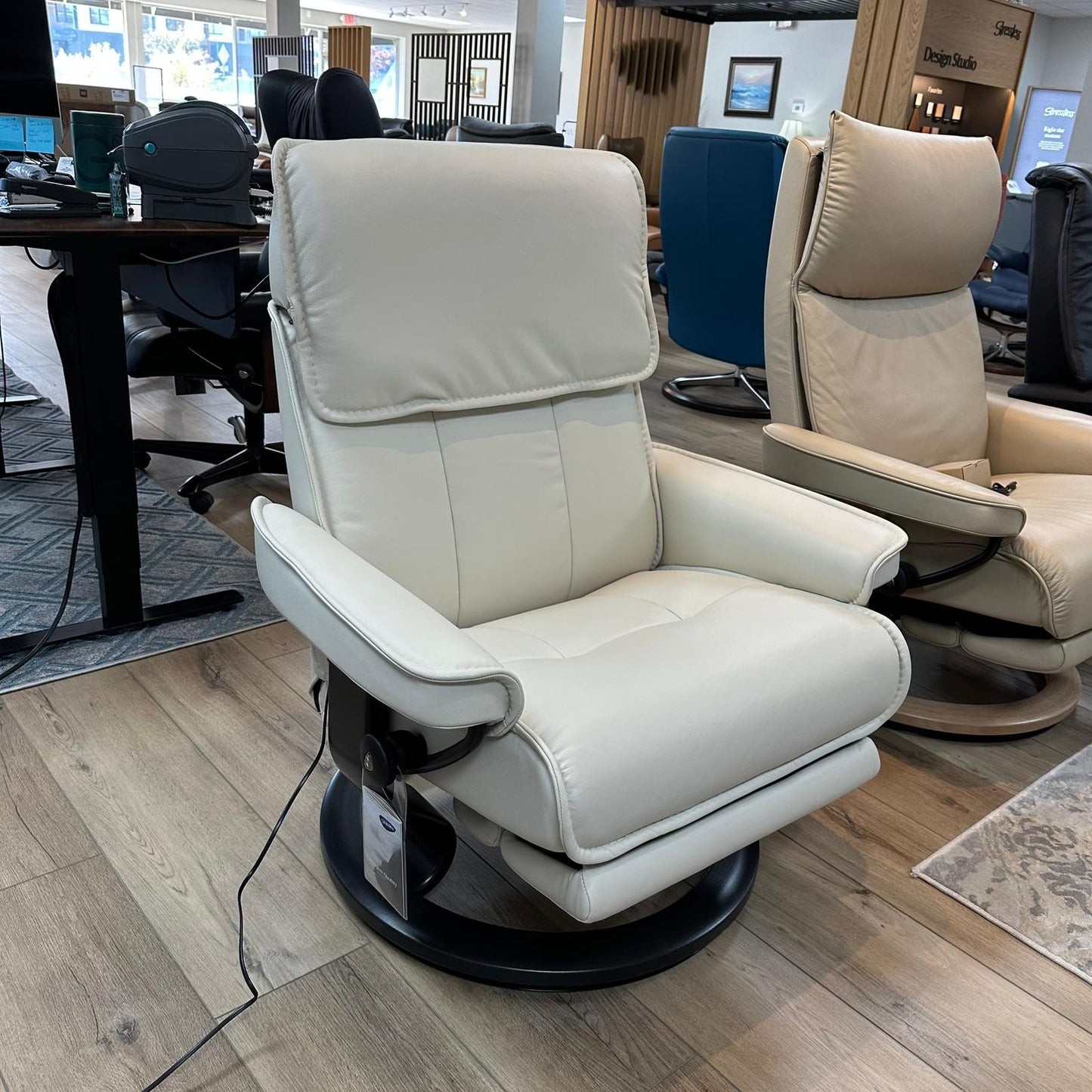 Stressless Admiral (Large) {Power Recliner}