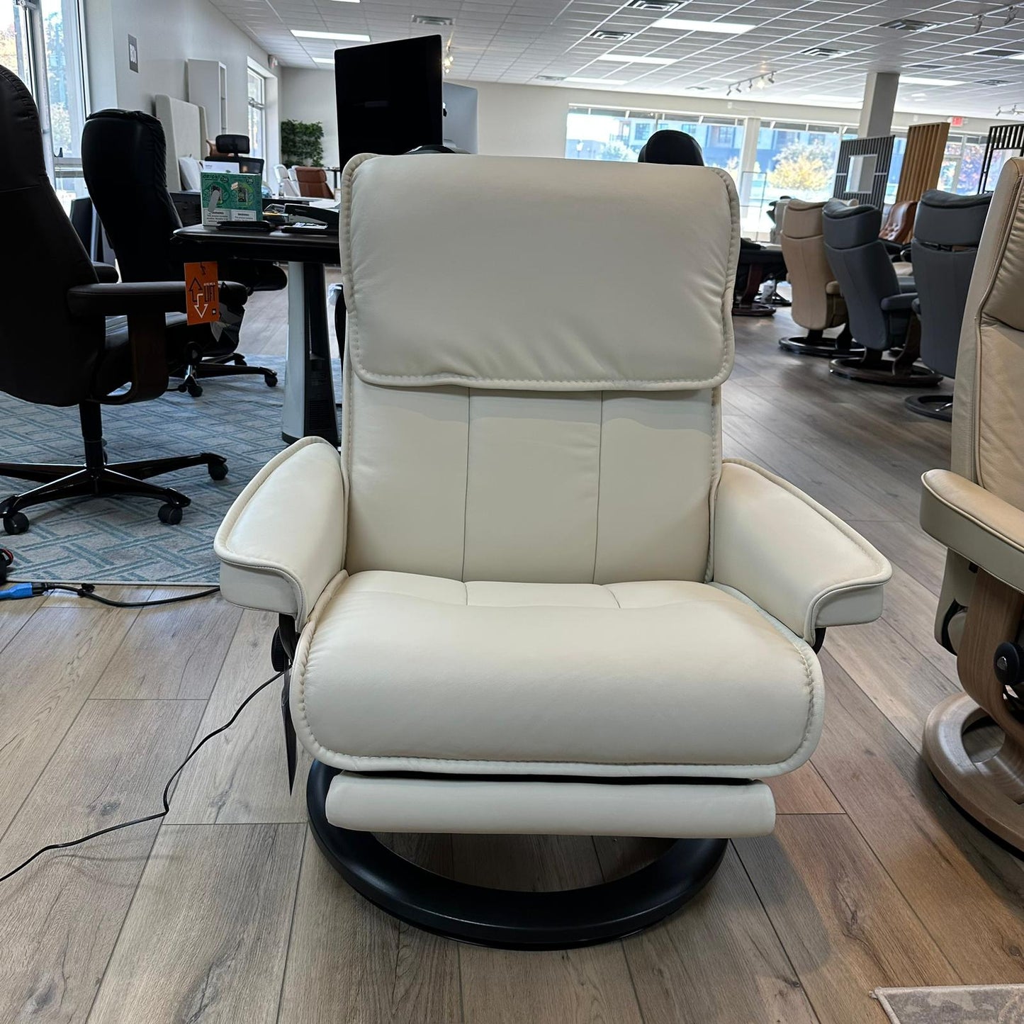 Stressless Admiral (Large) {Power Recliner}