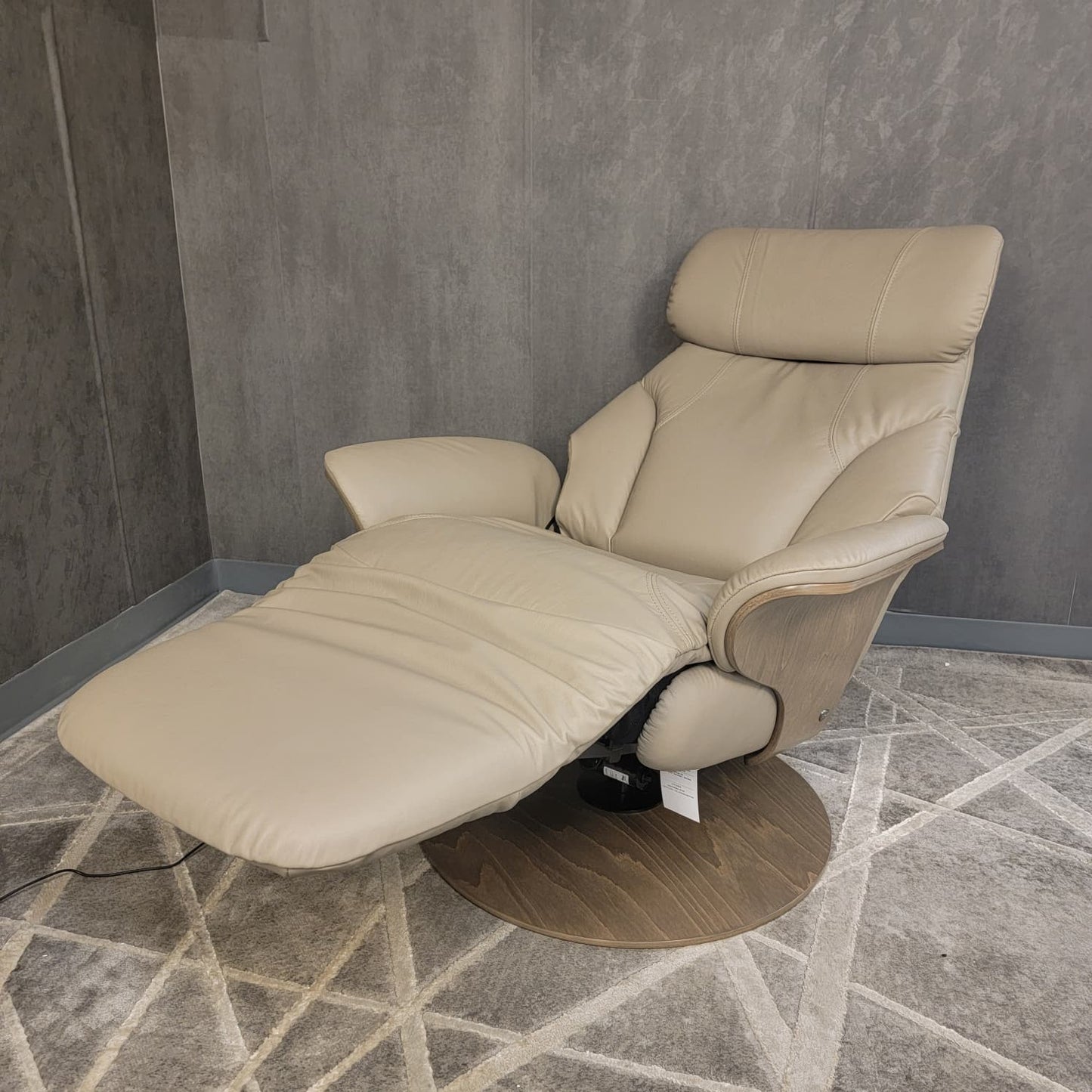 Stressless Adam {Power Recliner}