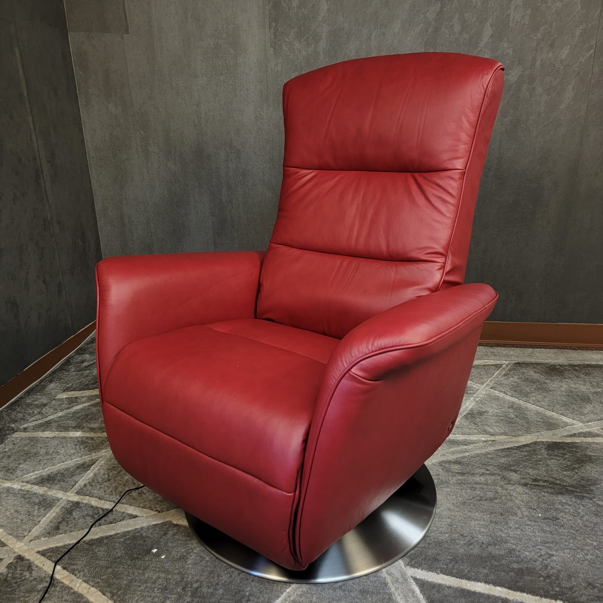 Medium outlet size recliners