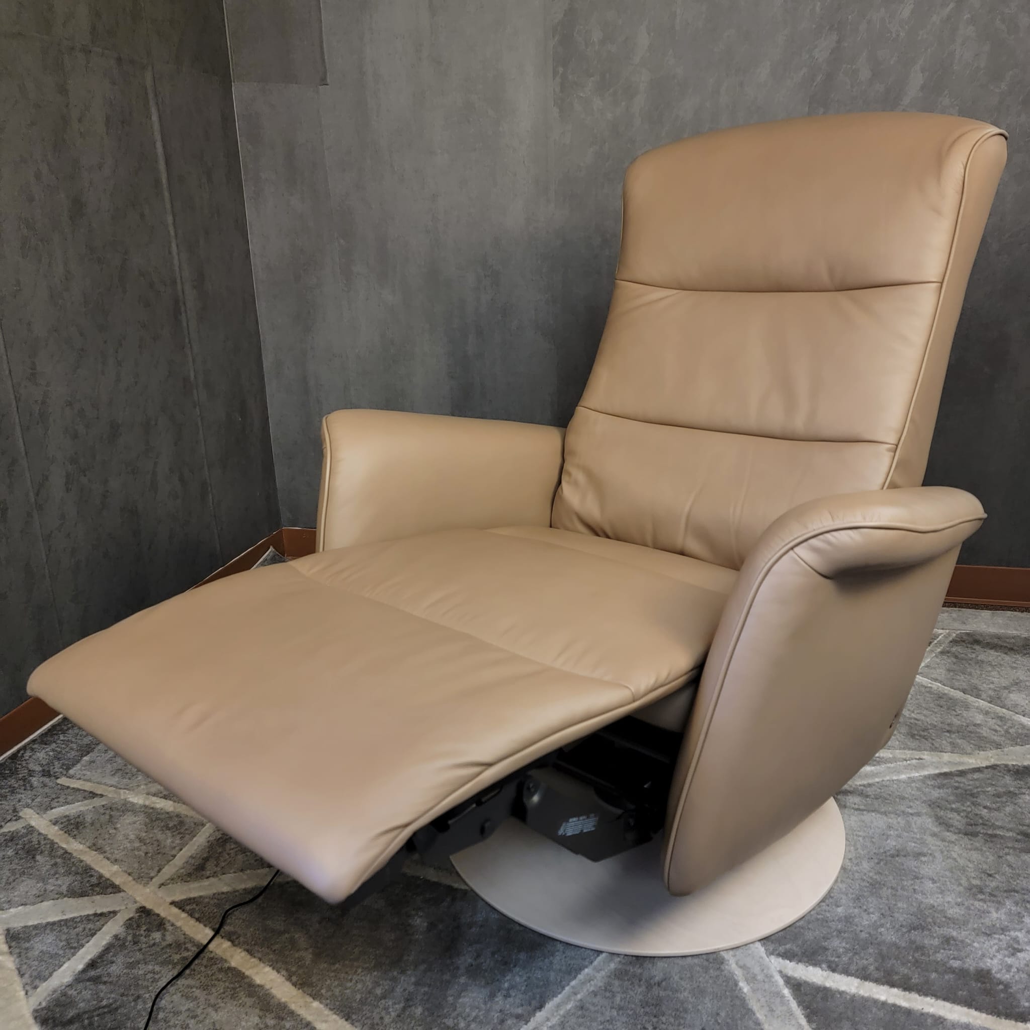 Stressless Mike (Large) {Power Recliner} SL Recliners