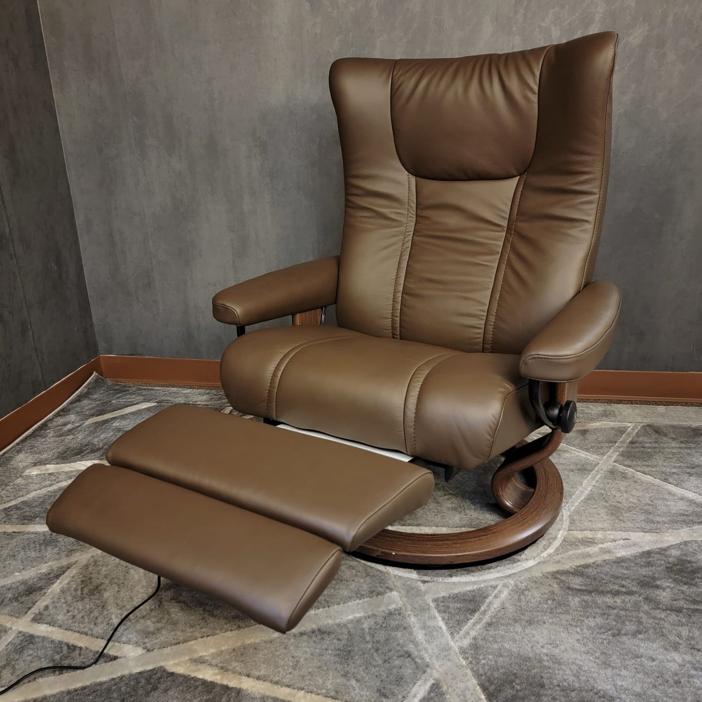 Stressless Wing (Large) {Power Recliner}
