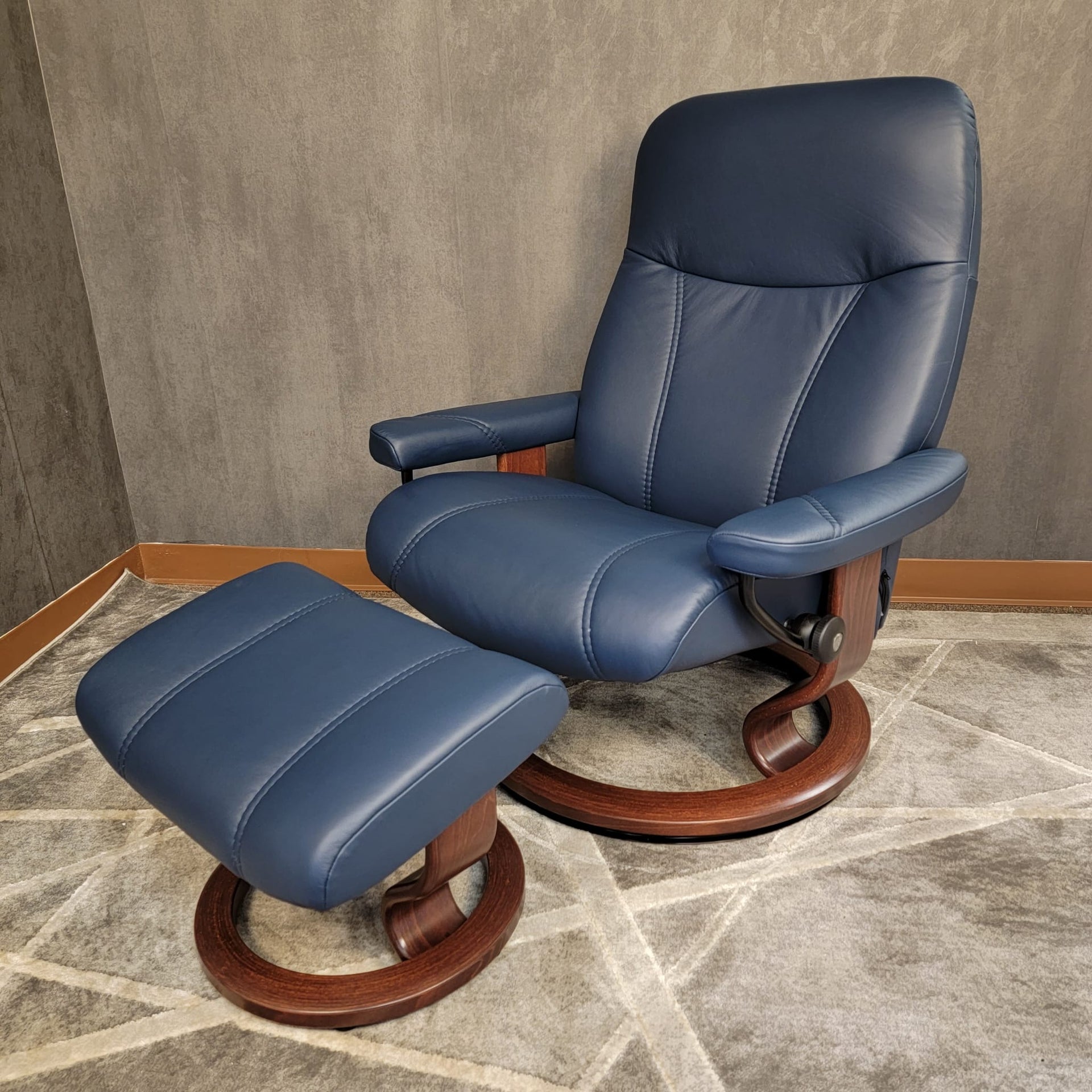 https://slrecliners.com/cdn/shop/products/731c477c-8c69-4e60-b795-5cc6c17ebbfb.jpg?v=1660244083&width=1920