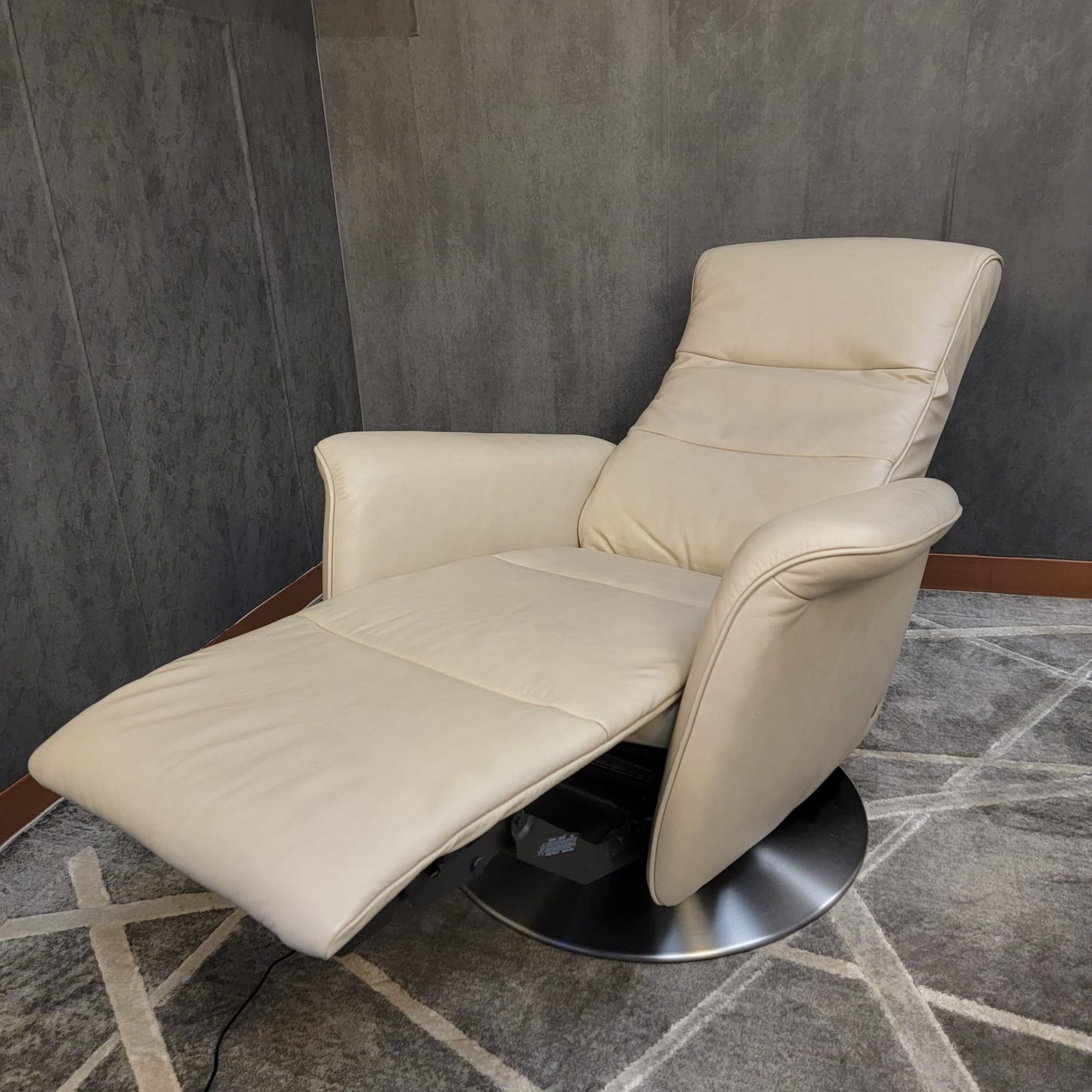 Stressless Mike (Small) {Power Recliner}