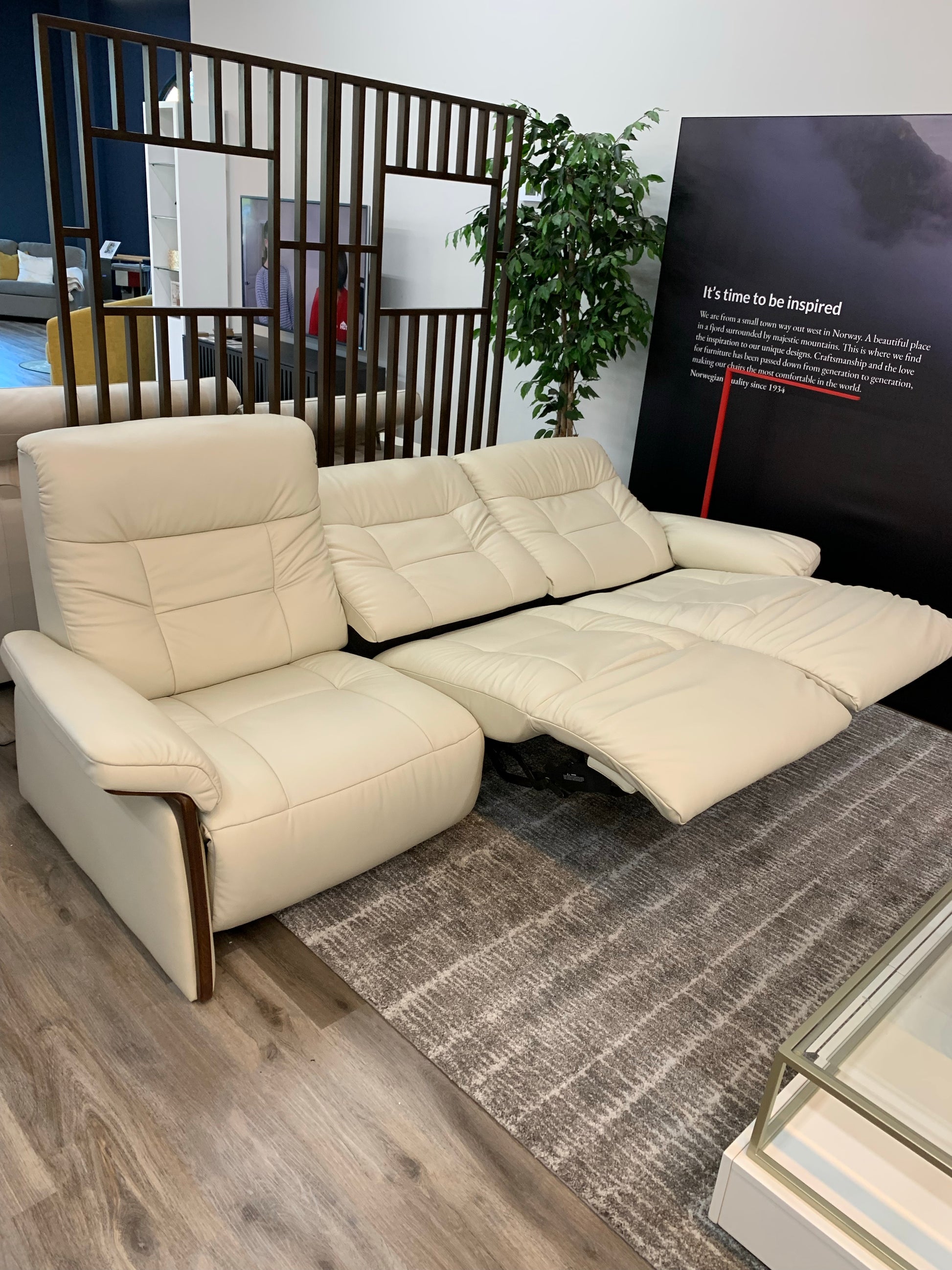 Stressless Mary {3 Seat Power Sofa} – SL Recliners