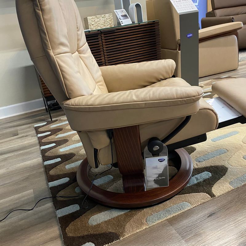 Stressless Mayfair (Medium) {Classic Power Base}