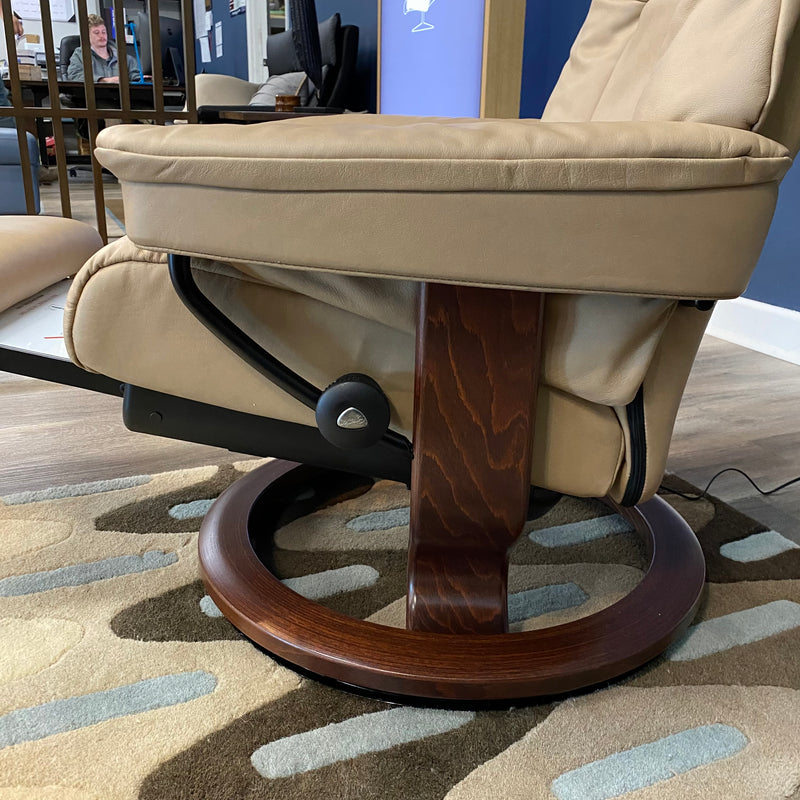 Stressless Mayfair (Medium) {Classic Power Base}